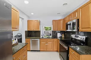 8211 NW 12th St, Pembroke Pines, FL 33024 - Photo 9