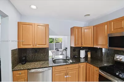 8211 NW 12th St, Pembroke Pines, FL 33024 - Photo 11