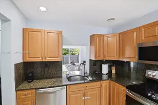 8211 NW 12th St, Pembroke Pines, FL 33024 - Photo 11