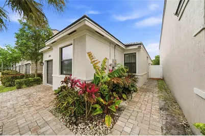 3384 NW 5th St, Pompano Beach, FL 33069 - Photo 1