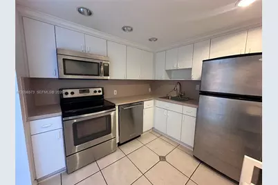 100 Bayview Dr #823, Sunny Isles Beach, FL 33160 - Photo 9