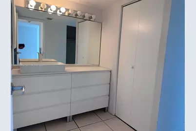 100 Bayview Dr #823, Sunny Isles Beach, FL 33160 - Photo 15