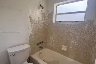 1860 Venice Park Dr, North Miami, FL 33181 - Photo 11