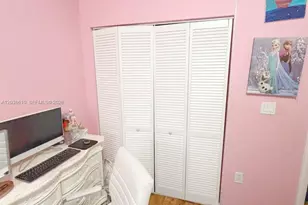 10877 NW 8th St, Pembroke Pines, FL 33026 - Photo 15