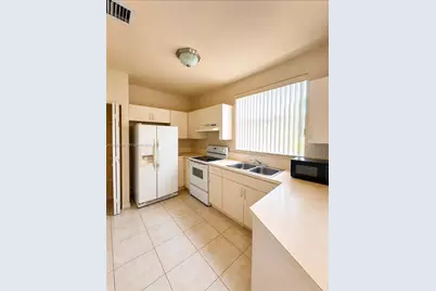 641 E Mowry Ct, Homestead, FL 33030 - Photo 3