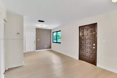 910 SW 9th St, Miami, FL 33130 - Photo 7
