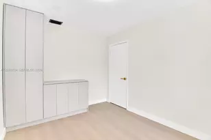 910 SW 9th St, Miami, FL 33130 - Photo 9
