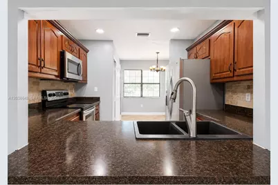 5476 Gate Lake Rd #5476, Tamarac, FL 33319 - Photo 5