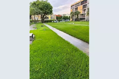 9280 Fontainebleau Blvd #403, Miami, FL 33172 - Photo 3