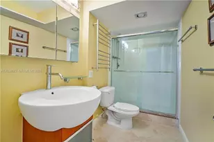 660 Tennis Club Dr, Fort Lauderdale, FL 33311 - Photo 9