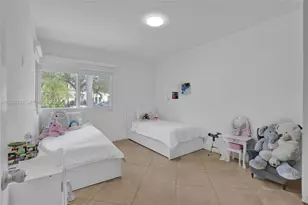 2025 Alamanda Dr, North Miami, FL 33181 - Photo 23