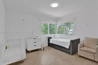 2025 Alamanda Dr, North Miami, FL 33181 - Photo 25