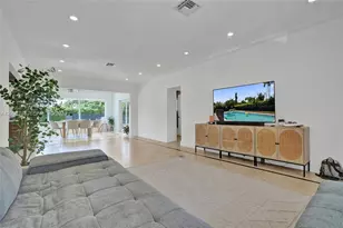 2025 Alamanda Dr, North Miami, FL 33181 - Photo 17