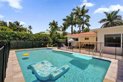 2025 Alamanda Dr, North Miami, FL 33181 - Photo 5