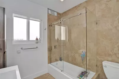 2025 Alamanda Dr, North Miami, FL 33181 - Photo 27
