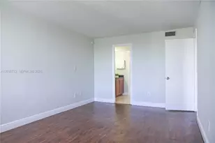 482 NW 165th St Rd, Miami, FL 33169 - Photo 19