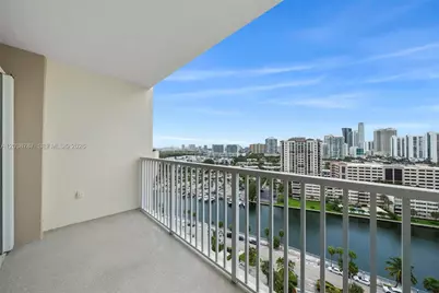 300 Bayview Dr #1711, Sunny Isles Beach, FL 33160 - Photo 3