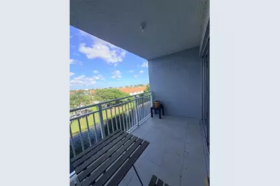 9375 Fontainebleau Blvd #L403, Miami, FL 33172 - Photo 5