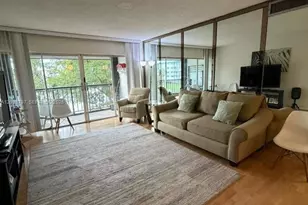 8775 Park Blvd, Miami, FL 33172 - Photo 9