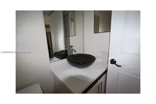 540 Brickell Key Dr, Miami, FL 33131 - Photo 5