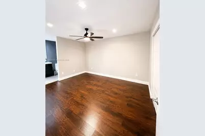 20005 NE 3rd Ct #8, Miami, FL 33179 - Photo 7