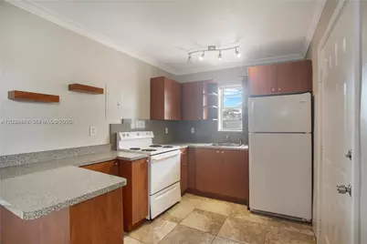 1020 SW 7th St #9, Miami, FL 33130 - Photo 5