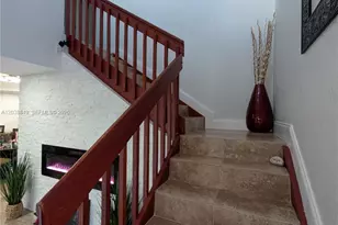 8275 NW 186th St, Hialeah, FL 33015 - Photo 21