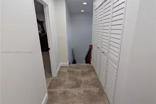 8275 NW 186th St, Hialeah, FL 33015 - Photo 15