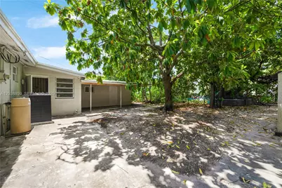 3035 NW 83 St, Miami, FL 33147 - Photo 17