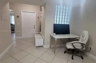 9610 NW 2nd St, Pembroke Pines, FL 33024 - Photo 11