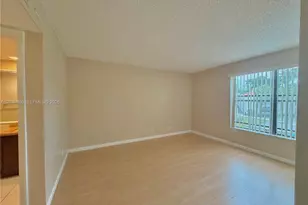 2320 S Cypress Bend Dr, Pompano Beach, FL 33069 - Photo 19
