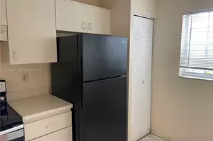 426 NE 210th Cir Terrace, Miami, FL 33179 - Photo 5