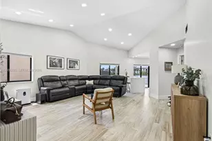 11010 SW 13th St, Pembroke Pines, FL 33025 - Photo 9