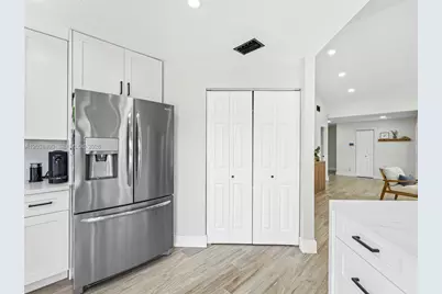 11010 SW 13th St, Pembroke Pines, FL 33025 - Photo 13