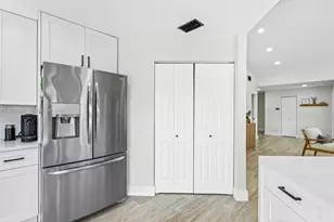 11010 SW 13th St, Pembroke Pines, FL 33025 - Photo 13