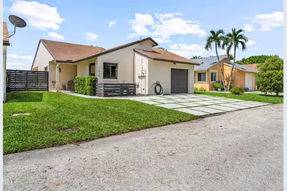 11010 SW 13th St, Pembroke Pines, FL 33025 - Photo 5