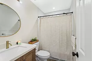 11010 SW 13th St, Pembroke Pines, FL 33025 - Photo 21