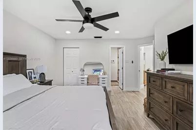 11010 SW 13th St, Pembroke Pines, FL 33025 - Photo 17