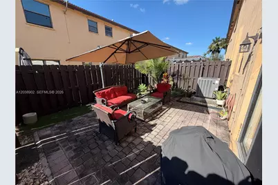 370 NE 37th Pl, Homestead, FL 33033 - Photo 11