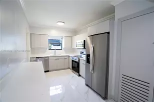 16990 NE 5th Ct, North Miami Beach, FL 33162 - Photo 9
