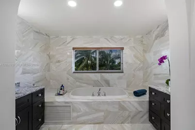 20520 SW 190th St, Miami, FL 33187 - Photo 13