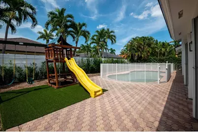 8325 NW 161st Ter, Miami Lakes, FL 33016 - Photo 11