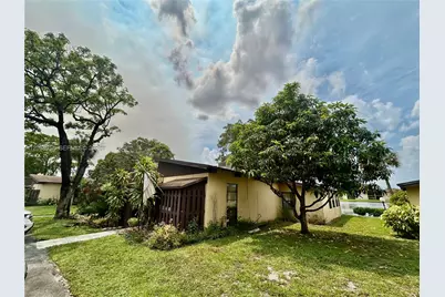 416 Briarwood Cir #2-24, Hollywood, FL 33024 - Photo 3