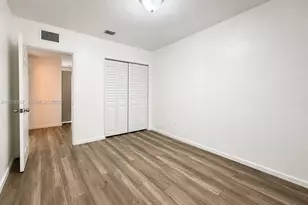 35 SE 3rd Ave, Hallandale Beach, FL 33009 - Photo 7
