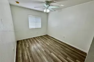 35 SE 3rd Ave, Hallandale Beach, FL 33009 - Photo 13
