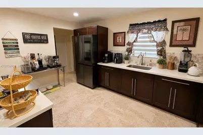 9101 SW 16th St, Miami, FL 33165 - Photo 5