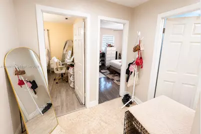 9101 SW 16th St, Miami, FL 33165 - Photo 9
