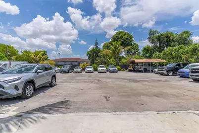 2729 NW 56th St, Miami, FL 33142 - Photo 15