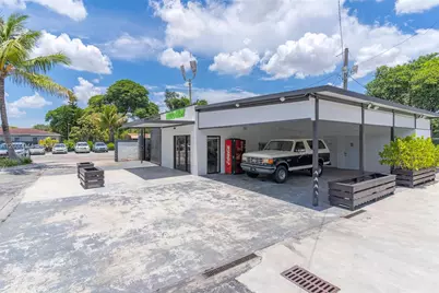 2729 NW 56th St, Miami, FL 33142 - Photo 3