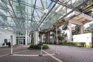31 SE 5th St, Miami, FL 33131 - Photo 3